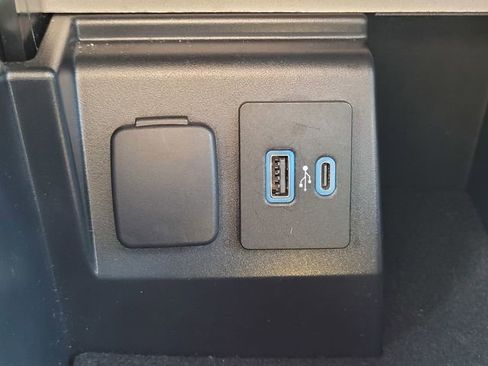 Used 2021 Ford Explorer XLT w/ Equipment Group 202A image 24