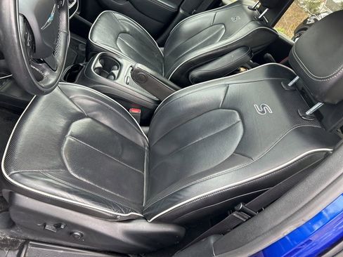 Used 2020 Chrysler Pacifica Limited w/ Advanced Safetytec Group image 17