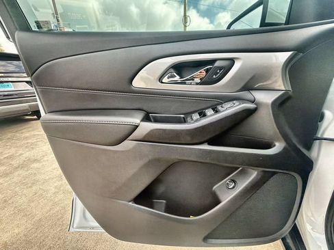 Used 2023 Chevrolet Traverse LT FWD image 21