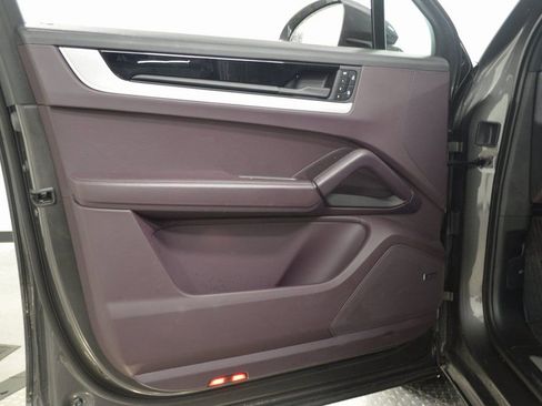 Certified 2025 Porsche Cayenne Coupe image 17