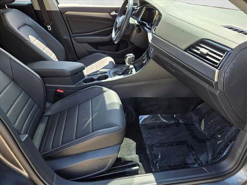 Used 2023 Volkswagen Jetta SE image 19