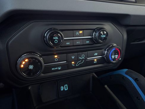 Certified 2022 Ford Bronco Black Diamond image 24