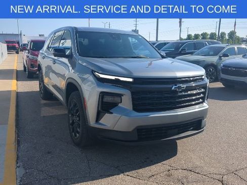 Used 2024 Chevrolet Traverse LS w/ Midnight/Sport Edition FWD image 7