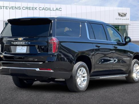 Used 2025 Chevrolet Suburban LT RWD image 3