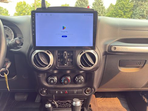 Used 2014 Jeep Wrangler Unlimited Rubicon AWD/4WD image 23
