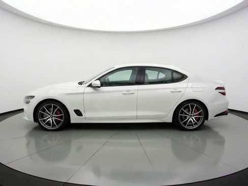 Used 2025 Genesis G70 2.5T image 5