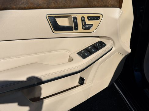 Used 2014 Mercedes-Benz E 350 4MATIC Sedan image 27