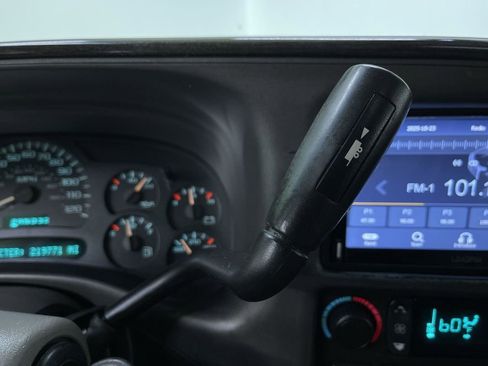 Used 2003 GMC Yukon Denali image 24