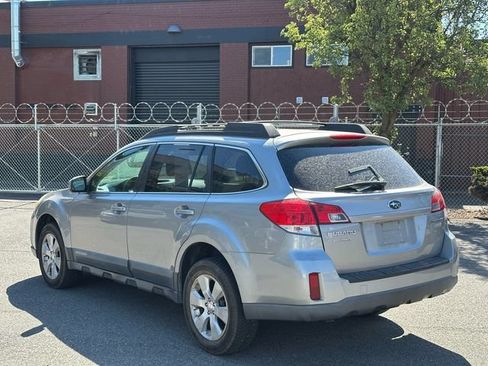 Used 2011 Subaru Outback 2.5i Premium w/ Popular Equipment Group 3B AWD/4WD image 6