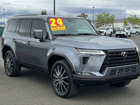 Used 2024 Lexus GX 550 w/ Cold Area Package AWD/4WD image 3