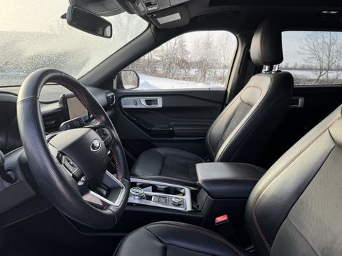 Used 2022 Ford Explorer ST-Line w/ Class IV Trailer Tow Package image 6