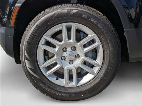 New 2025 Land Rover Defender 110 S image 10