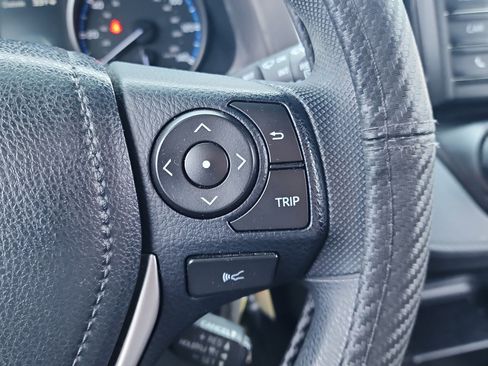 Used 2018 Toyota RAV4 LE image 20