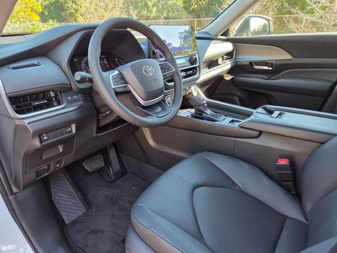 New 2026 Toyota Grand Highlander XLE image 28