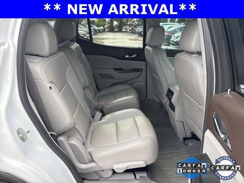 Used 2023 GMC Acadia SLT w/ Technology Package image 9