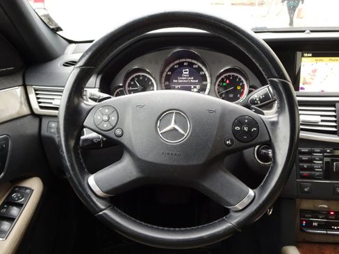 Used 2010 Mercedes-Benz E 350 4MATIC Sedan image 16