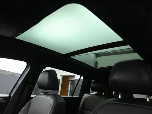 Used 2022 Volkswagen Tiguan SE R-Line FWD image 2