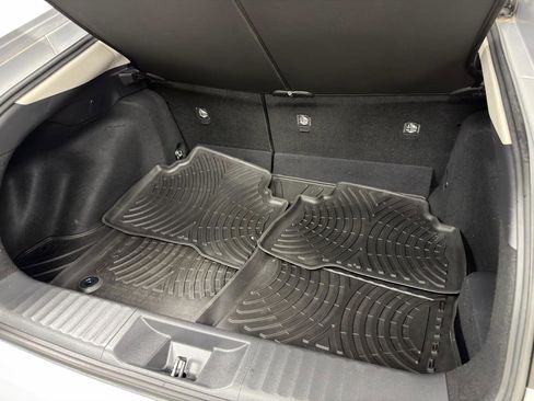 Used 2023 Toyota Prius LE AWD/4WD image 37