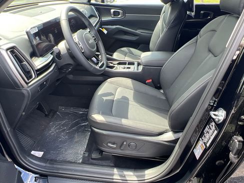 New 2025 Kia Sorento S image 9