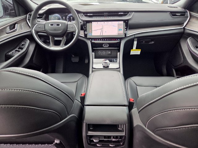 New 2026 Jeep Grand Cherokee Limited w/ Luxury Tech Group II RWD image 14