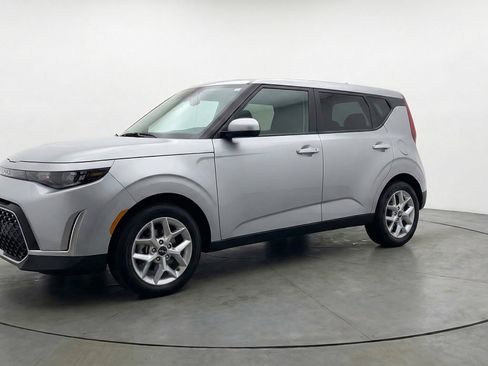 Used 2025 Kia Soul LX w/ LX Technology Package image 3