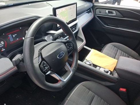 Used 2026 Ford Explorer ST-Line w/ ST-Line Street Pack RWD image 2
