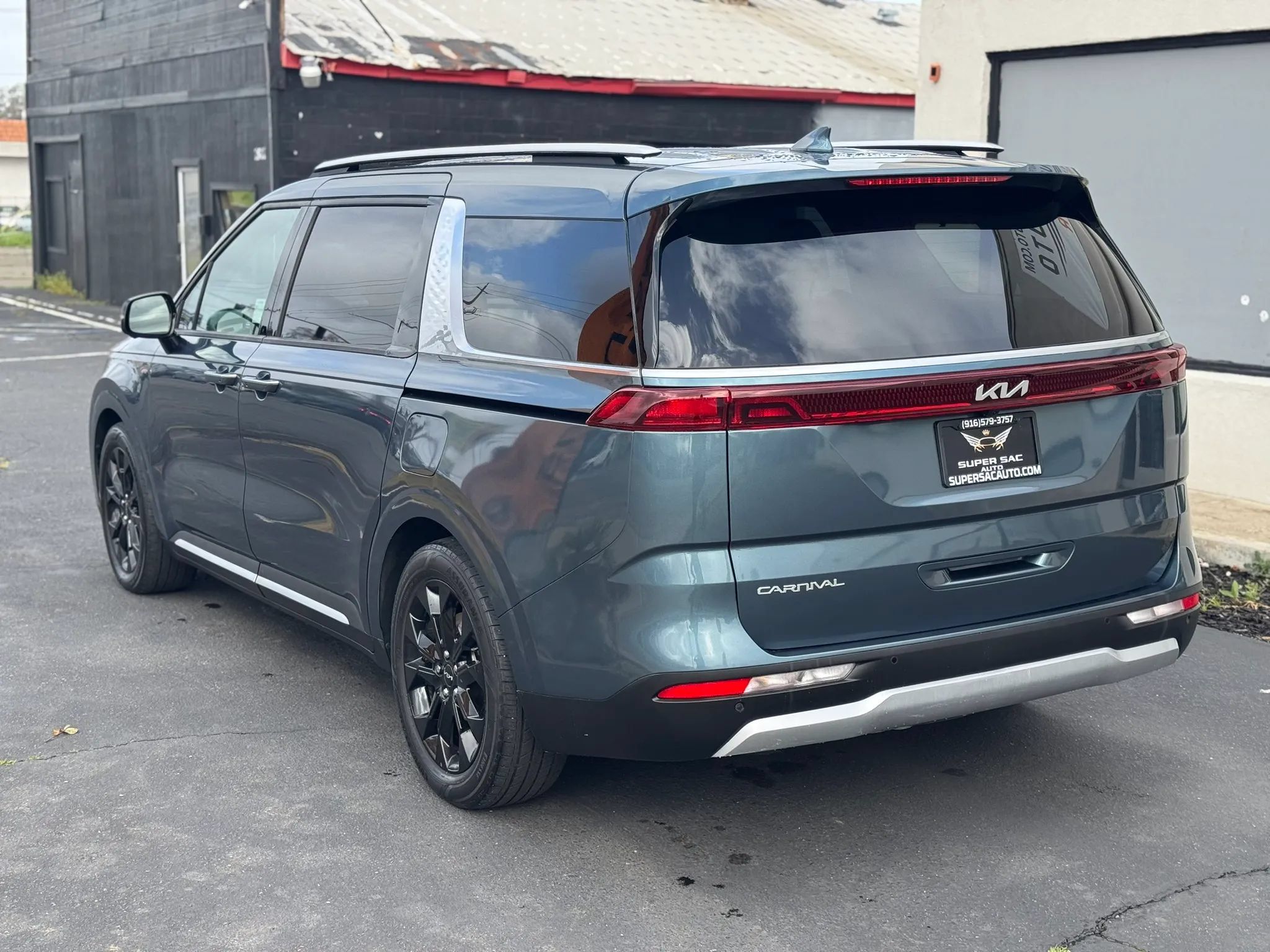 Used 2022 Kia Carnival SX FWD image 4