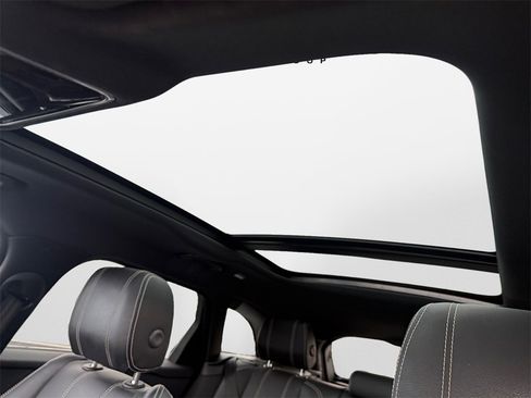 Used 2020 Land Rover Range Rover Velar S image 30