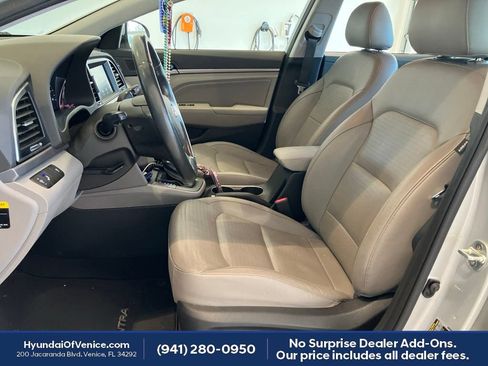 Used 2018 Hyundai Elantra Limited FWD image 2