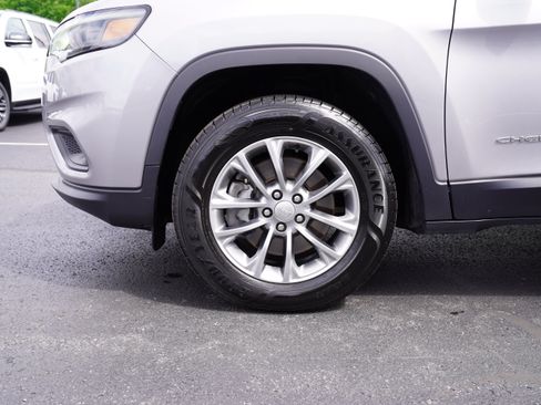 Used 2020 Jeep Cherokee Latitude Plus AWD/4WD image 14