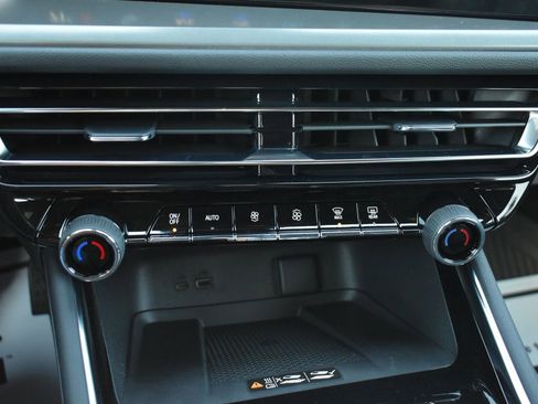 New 2026 Chevrolet Traverse LT w/ LPO, Floor Liner Package image 33