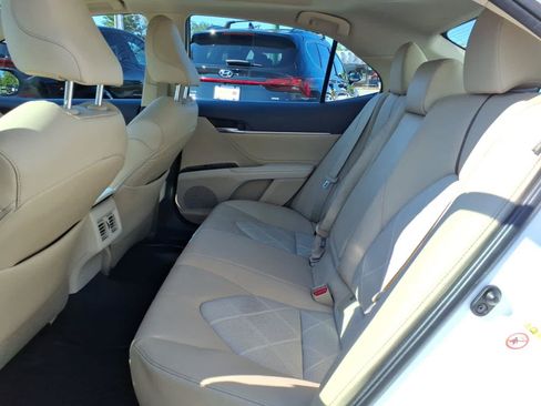 Used 2018 Toyota Camry XLE FWD image 12