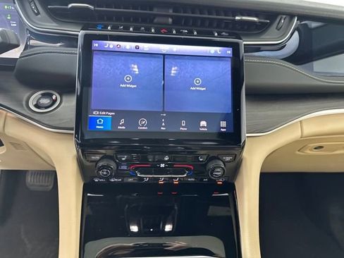 Used 2023 Jeep Grand Cherokee 4WD 4xe image 21