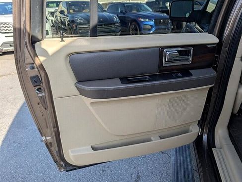 Used 2017 Lincoln Navigator L Reserve image 23