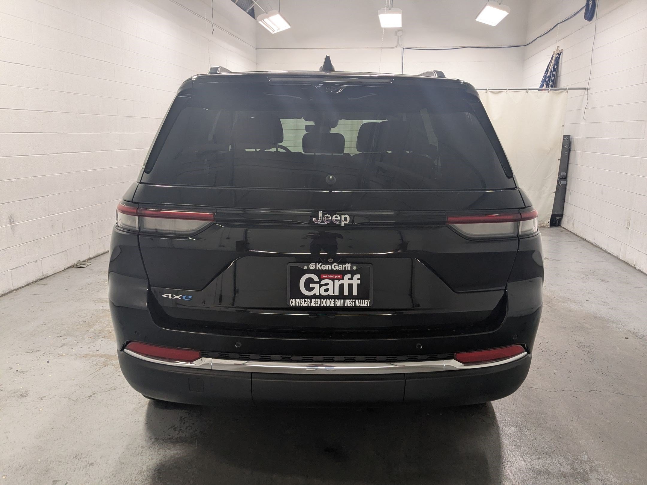 Used 2022 Jeep Grand Cherokee Limited 4xe w/ Luxury Tech Group II AWD/4WD image 5