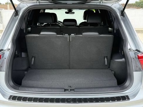 Used 2023 Volkswagen Tiguan SE R-Line FWD image 9