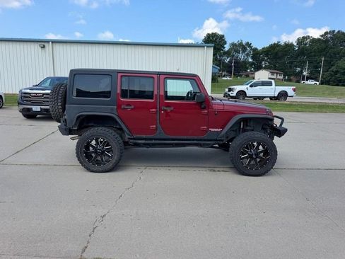 Used 2012 Jeep Wrangler Unlimited Rubicon w/ Connectivity Group AWD/4WD image 2