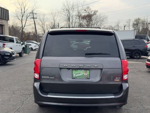 Used 2018 Dodge Grand Caravan SXT image 5