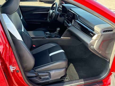 Used 2025 Toyota Camry SE image 20