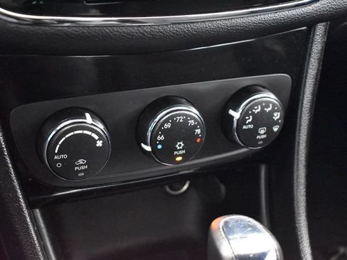 Used 2013 Chrysler 200 Touring FWD image 15