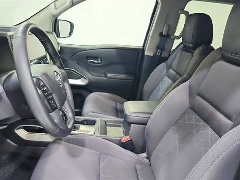 Certified 2025 Nissan Frontier SV w/ SV Convenience Package RWD image 12