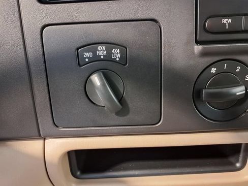 Used 2005 Ford F250 XLT AWD/4WD image 14