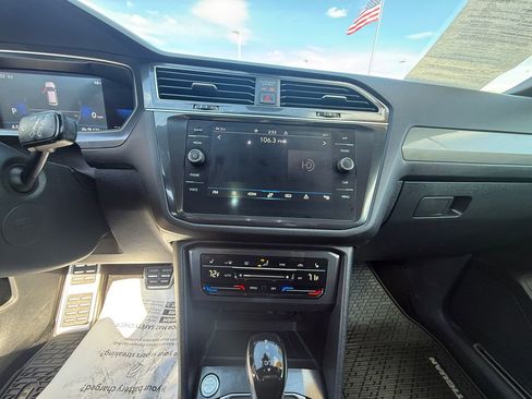 Used 2023 Volkswagen Tiguan SE R-Line AWD/4WD image 9