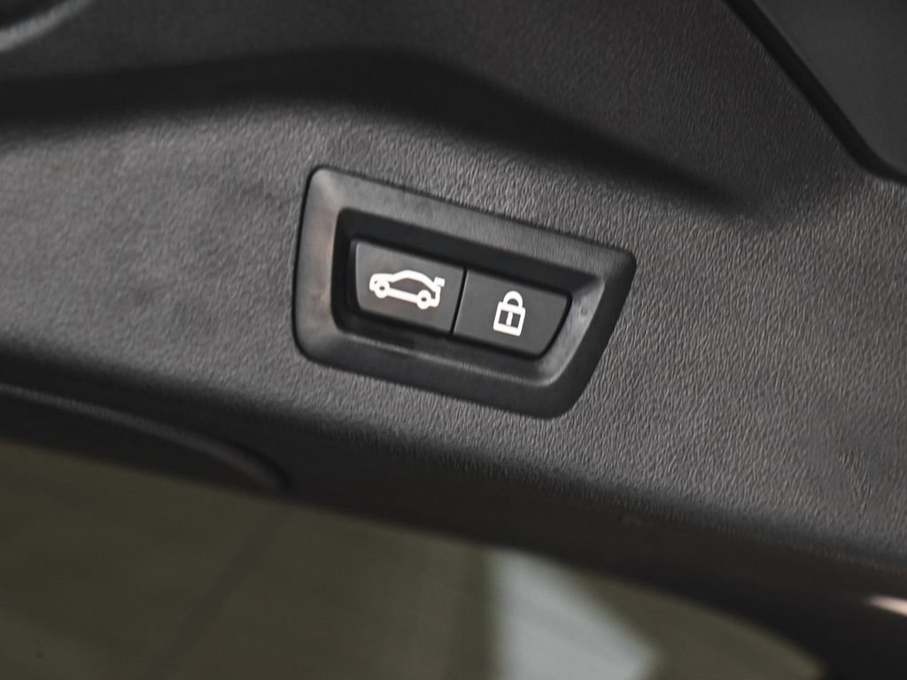 Used 2021 BMW X7 M50i w/ Cold Weather Package AWD/4WD image 32