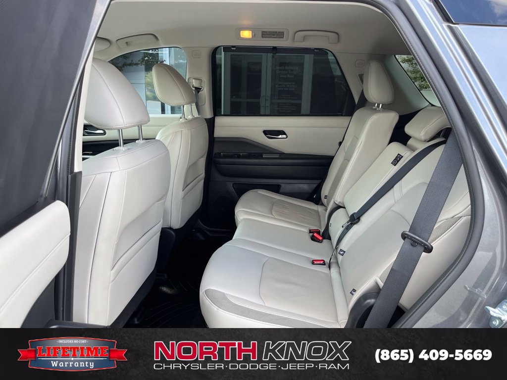 Used 2022 Nissan Pathfinder SL w/ SL Black Package AWD/4WD image 13