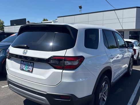 Used 2025 Honda Pilot EX-L image 4