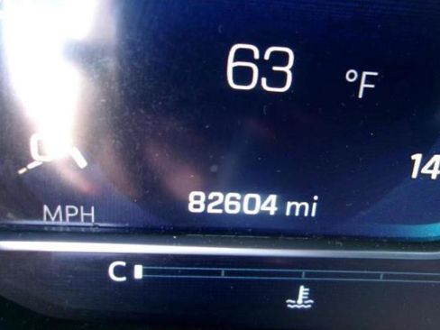 Used 2023 Chevrolet Suburban Premier image 3