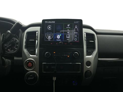 Used 2017 Nissan Titan SV AWD/4WD image 11
