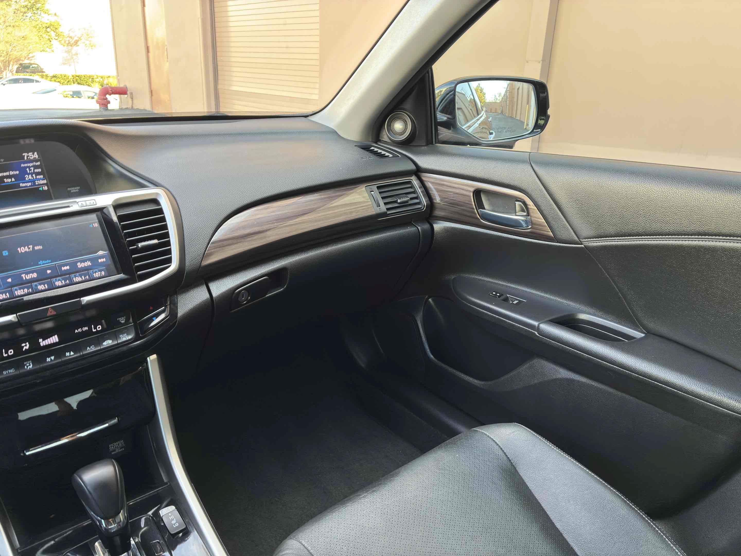 Used 2017 Honda Accord EX-L image 19