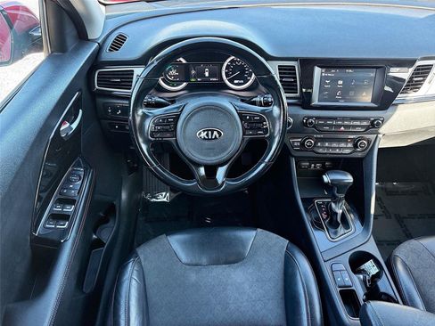 Used 2017 Kia Niro EX FWD image 21